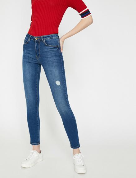 Женские джинсы цвета индиго