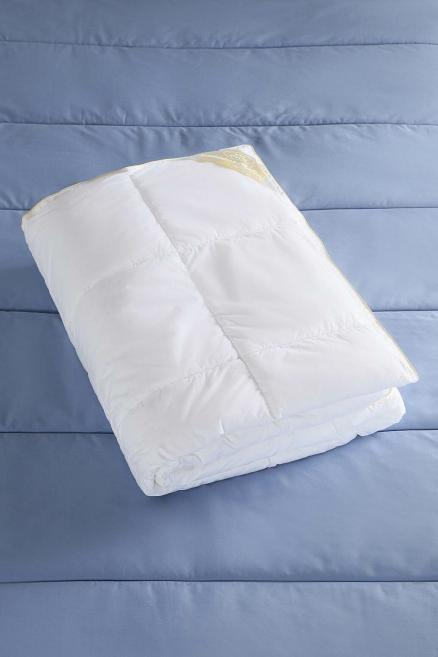 Белое одеяло 200х150 см COINCASA
